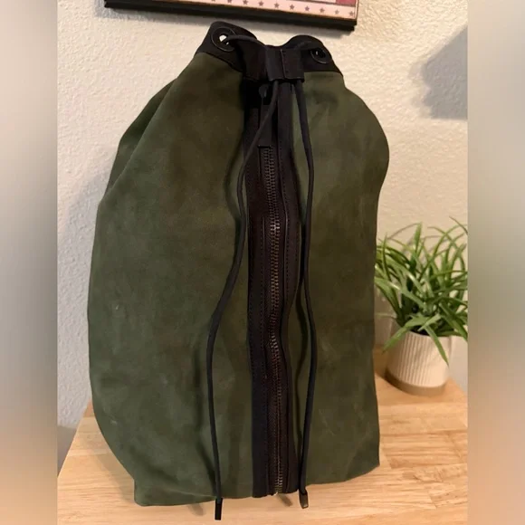 LAMB Nubuck Green Leather w/Black 1-Strap Sling BackPack Excellent Condition!! - Picture 2 of 8